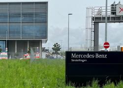 Sparatoria alla Mercedes, un uomo ha ucciso due dipendenti della fabbrica di Sindelfingen. Testimoni: "Mirava ai capisquadra"