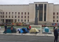 Caro Affitti, studenti in tenda a Roma davanti al Ministero dell'Università e della Ricerca: "Una follia 500 euro per una stanza"