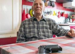 Tentato stupro a Milano, il 94enne Bruno che che ha salvato la vita alla vicina: "Ho usato una scacciacani"