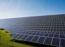 COMAL, con SARDEOLICA contratto  per impianto fotovoltaico a terra con una potenza di 80 MWp