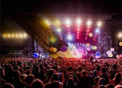 Musica, gli stadi sono mezzi vuoti, prima San Siro era per le star, ora anche per cantanti non così solidi, e i biglietti sono salatissimi