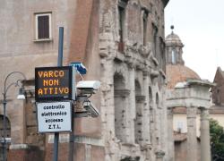 Ztl Fascia Verde di Roma, arrivano le modifiche al provvedimento dopo le proteste. Gualtieri: "Nuova delibera non deve essere un colpo sulle persone"