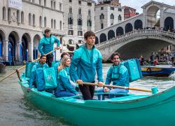 Venezia, arriva Deliveroo ma le consegne saranno a piedi ...