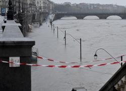 Il Po sommerge i Murazzi a Torino, in 24 ore il fiume si alza di oltre 4 metri. Allarme della Coldiretti: “Rischio esondazioni"