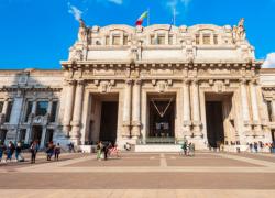 Controlli Green Pass stazione centrale di Milano: "Perdo il treno". Accusato di oltraggio, il giudice lo assolve: "Ingiusta prevaricazione della polizia"