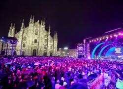 Radio Italia Live incanta Milano: da Tiziano Ferro a Lazza, migliaia in Piazza Duomo per il concertone