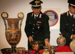 Traffico di reperti archeologici in Puglia: 16 arresti e 51 indagati in tutta Italia. Tra i beni recuperati vasi e monete di inestimabile valore