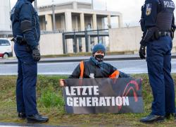 Ultima Generazione, in Germania sette arresti in tutto il Paese. Tra le accuse il tentato sabotaggio dell'oleodotto Trieste-Ingolstadt 