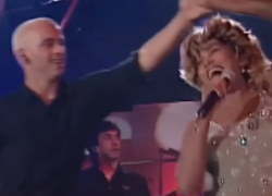 Tina Turner e la doccia di champagne (evitata) al matrimonio di Eros Ramazzotti