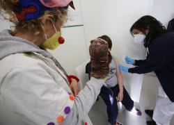 Vaccini Covid, Tribunale di Piacenza vieta a una madre di vaccinare la figlia di 7 anni senza il consenso del padre: "Secondo le linee OMS il vaccino non è necessario fino 17 anni"