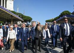 Festa della Repubblica, le reazioni. Meloni: "Remare insieme verso stessa direzione". La Russa: "Tenere alti i valori della libertà"
