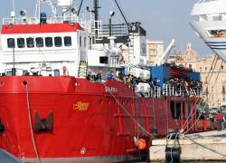 Migranti, Ong violano decreto Piantedosi, fermo di 20 giorni per due navi. Sea Eye: &ldquo;Atto brutale che blocca i soccorsi&rdquo;