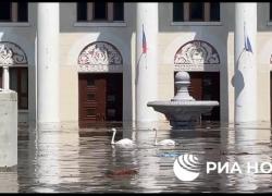 Distruzione diga Kakhovka, i VIDEO degli allagamenti (con punte di 2 metri) dell'oblast ucraino di Kherson che mettono in pericolo migliaia di civili 