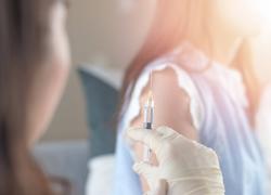 Diabete a 12 anni dopo il vaccino anti-papilloma: causa dei genitori al ministero della Salute. Caso alla Consulta