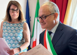 Roma, trascritti i primi atti di nascita esteri con due mamme. Con Gualtieri la capitale è Lgbt. FdI: “Al sindaco il Tapiro dell’illegalità”