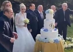 Silvio Berlusconi, il VIDEO del matrimonio simbolico con Marta Fascina a Villa Gernetto di Lesmo, in cui canta per la sua sposa