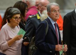 Addio a Flavia Franzoni, morta per malore improvviso la moglie di Romano Prodi durante la camminata da Perugia ad Assisi: aveva 76 anni