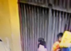 Bimba rapita a Firenze, l'ultima foto di Kata prima della scomparsa: lascia il cortile dell'hotel occupato