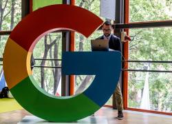 Gemini, Google sospende la sua IA generativa 'politically correct': "Troppo prudente, non produce immagini di persone bianche"