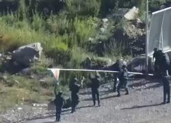 Azerbaijan vs Armenia: soldati azeri sconfinano, guardie armene gli sparano. Con gli uomini di Baku anche militari russi - VIDEO