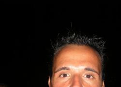 Claudio Mosele, malore improvviso per il militare di 45 anni, morto per un infarto fulminante: la compagna: "Non escludo sia stato il vaccino per il Covid, non voleva farlo, lo hanno obbligato altrimenti avrebbe perso il lavoro". Lascia un figlio di 16 anni