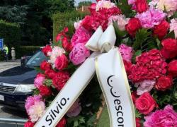 Funerali Berlusconi, Escort Advisor invia ghirlanda di fiori a Villa San Marino: "Ha contribuito a sdoganare la professione"