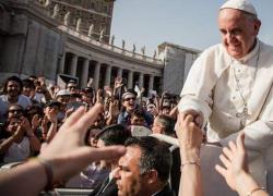 Papa Francesco dimesso dal Policlinico Gemelli: "Sto bene, sono ancora vivo". All'uscita esprime profondo dolore per la tragedia migranti - VIDEO