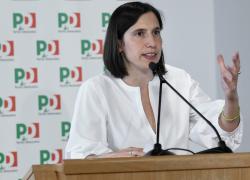 Direzione Pd, Schlein: "Ucraina? Supporto anche con 'aiuti militari', distanze con M5s", ma apre a Grillo: "Da soli non si vince"