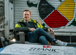 Hamish Harding, chi è il businessman miliardario a bordo del sottomarino scomparso in visita al Titanic: nel 2022 volò nello spazio con la società di Jeff Bezos