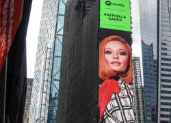 Raffaella Carrà celebrata nel cuore di New York