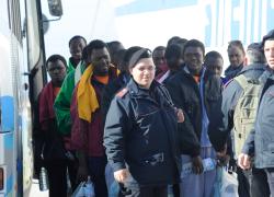 Migranti arrivati in Italia nei primi 6 mesi del 2023, il report del Viminale: 59mila clandestini vs i 25mila del 2022 (+131%). Boom in Sicilia, Calabria e Puglia