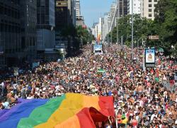 Gay pride, il corteo circense voluto dal capitale e che nulla ha a che vedere coi diritti delle persone omosessuali