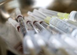 “Vaccini Covid a mRNA causano malattie cerebrali degenerative, progressive e mortali" - lo STUDIO dell’Università di Oxford