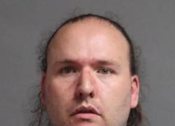 Usa, arrestato il transgender Stacie Marie Laughton, ex politico dem: distribuiva materiale pedopornografico