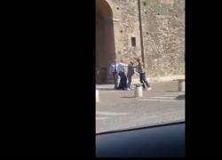 Bandecchi, lite e spintoni con un giornalista del Comune, il sindaco di Terni: "Se lo rivedo gli spacco la testa" - VIDEO