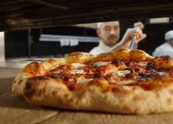 New York, pizzerie con forni a legna a rischio abolizione per il troppo inquinamento, Musk: "Una stupidaggine che non aiuterà il clima"
