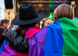 Transessuali, "Fino a 95% di rischio malattie cardiache in più con ormoni per cambio sesso", studio preoccupa mondo lgbtq