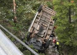 Incidente a Canazei, pulmino esce di strada e precipita in una scarpata a Passo Sella: 7 feriti, 4 gravi trasportati in elisoccorso