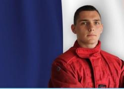 Proteste in Francia, morto vigile del fuoco di 24 anni mentre domava un incendio: oggi vertice d’urgenza con Macron