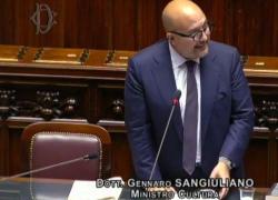 Sgarbi al Maxxi, Sangiuliano al question time alla Camera: "Io contrario al sessismo, onorato di servire una donna" - VIDEO
