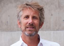 Van der Sar ricoverato in terapia intensiva per emorragia cerebrale dopo un malore improvviso, l'ex portiere di Ajax e Juve: "Sono finito"