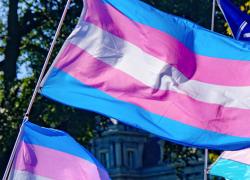 Uomo transgender si dichiara donna senza operazioni o terapia ormonale, ok dal Tribunale di Trapani: all'anagrafe diventa Emanuela