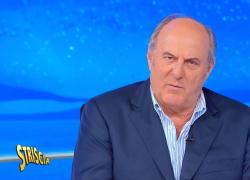 "Tutti poeti con Claudio", Striscia la Notizia denuncia presunti plagi nei testi di Baglioni in un libro satirico - VIDEO