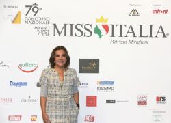 Miss Italia, niente trans al concorso, Mirigliani: “Politicamente corretto ha rotto, regolamento per sole nate biologicamente donne”