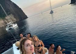 Chiara Ferragni, post social sul mega yacht a Salina: "A good Monday", bufera social: "La Sicilia brucia e lei si fa i selfie senza dire nulla, vergognati"
