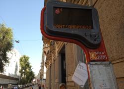 Atm Milano, il capolinea fantasma dell’autobus 94. “Spostato da piazzale Cadorna a Sant’Ambrogio”, ma l’attesa è vana