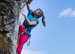 Elisabeth Lardschneider, morta la climber azzurra 20enne sull'Hymalaya dopo caduta da 150 metri 