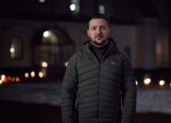 Ucraina, Natale spostato dal 7 gennaio al 25 dicembre per non festeggiarlo coi russi ortodossi. Zelensky se la prende anche con Santa Claus