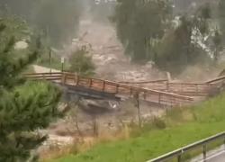Nubifragio Alto Adige, in Val Pusteria un ponte travolto dal torrente, Sorafurcia parzialmente isolata - VIDEO