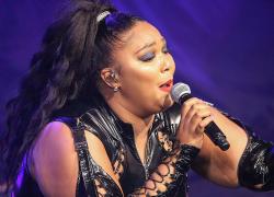 Lizzo, denuncia da 3 ex ballerine: la cantante accusata di molestie, body shaming e discriminazioni